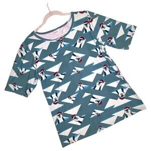 LuLaRoe Gigi Tee Women’s 2XL Teal White Penguin Santa Hat Holiday Winter Top